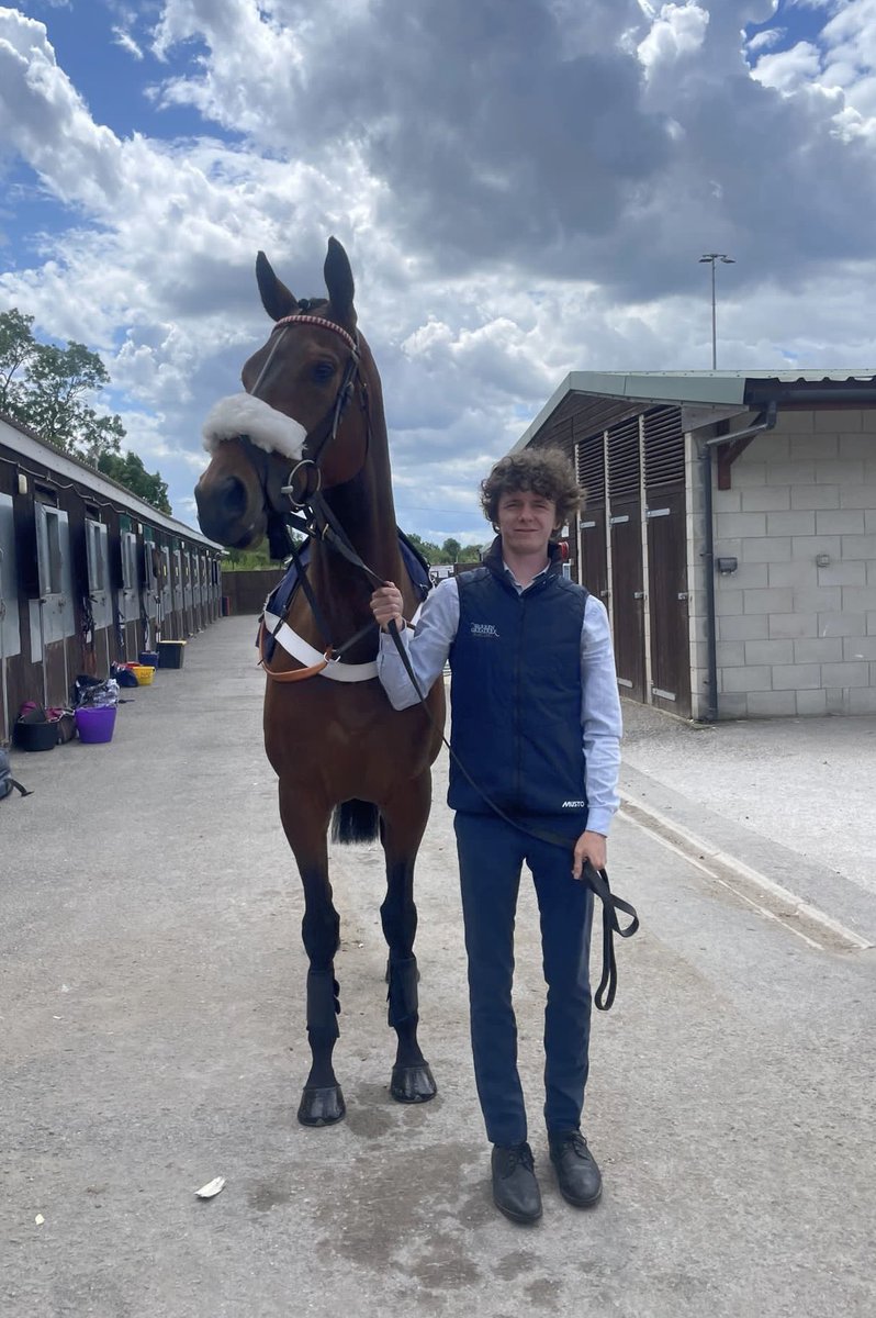 wgreatrexracing's tweet photo. LINE OF DESCENT flies home to WIN the 1.55pm Prestige Safety Handicap Chase @Southwell_Races given a really strong ride from @Sean_Bowen_. Well done to owners Jim and Claire Ltd. Proudly sponsored by @1accountID https://t.co/IbPsAmFkNC