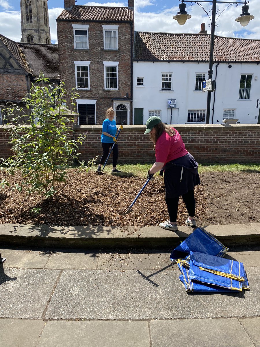 YorkCares's tweet photo. #volunteers from @BenendenHealth #raking #weeding #lopping #NorthStreetGardens #BCC23 @ecoyorkcyc @StNicksFields @UniOfYork #MakeADifference https://t.co/jdtgn4GpVc