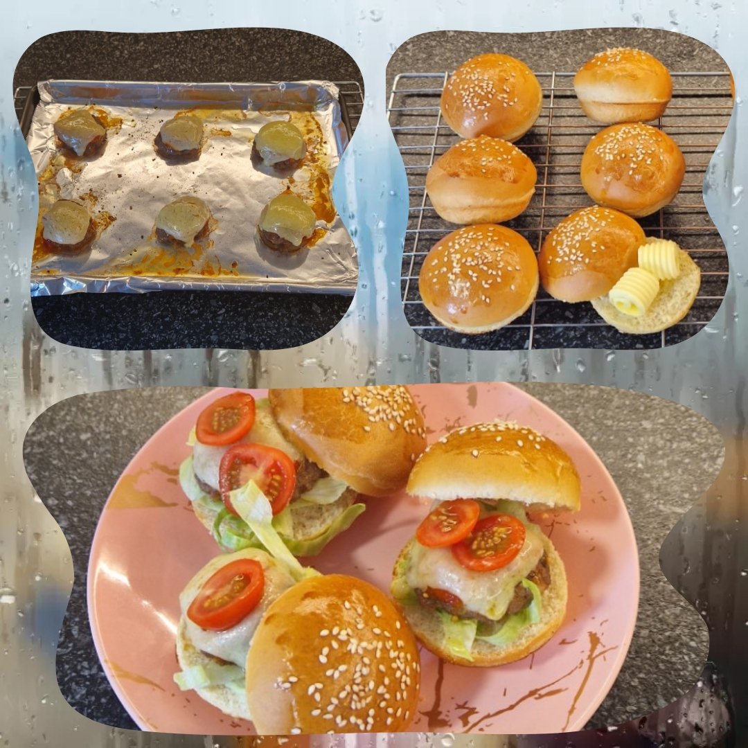 ShanDS14's tweet image. ^_* Bite-size Burgers ~ 🍞🍔🧀🍞
#BurgerRolls #BiteSize #BreadDiet #BurgerforLunch #FunofBread