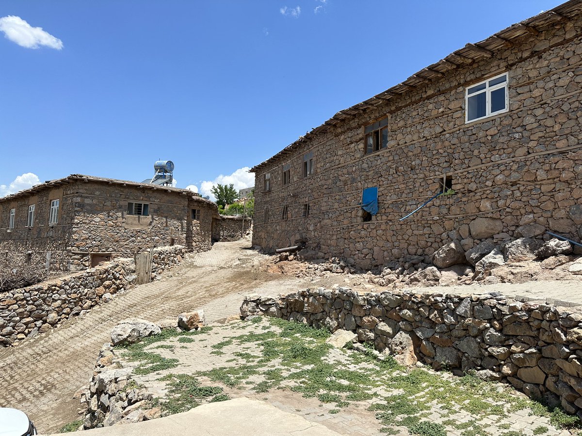 fsevgili's tweet photo. 📍Rubar | Yeniaydın

Pervari’nin Yeniaydın köyünü ziyaret ettik.

Dostlarımıza ağırlamalarından dolayı teşekkür ediyoruz. 

#Siirt #Pervari #Berwari #Rubar #YeniAydın https://t.co/tEkZlC9C5Q