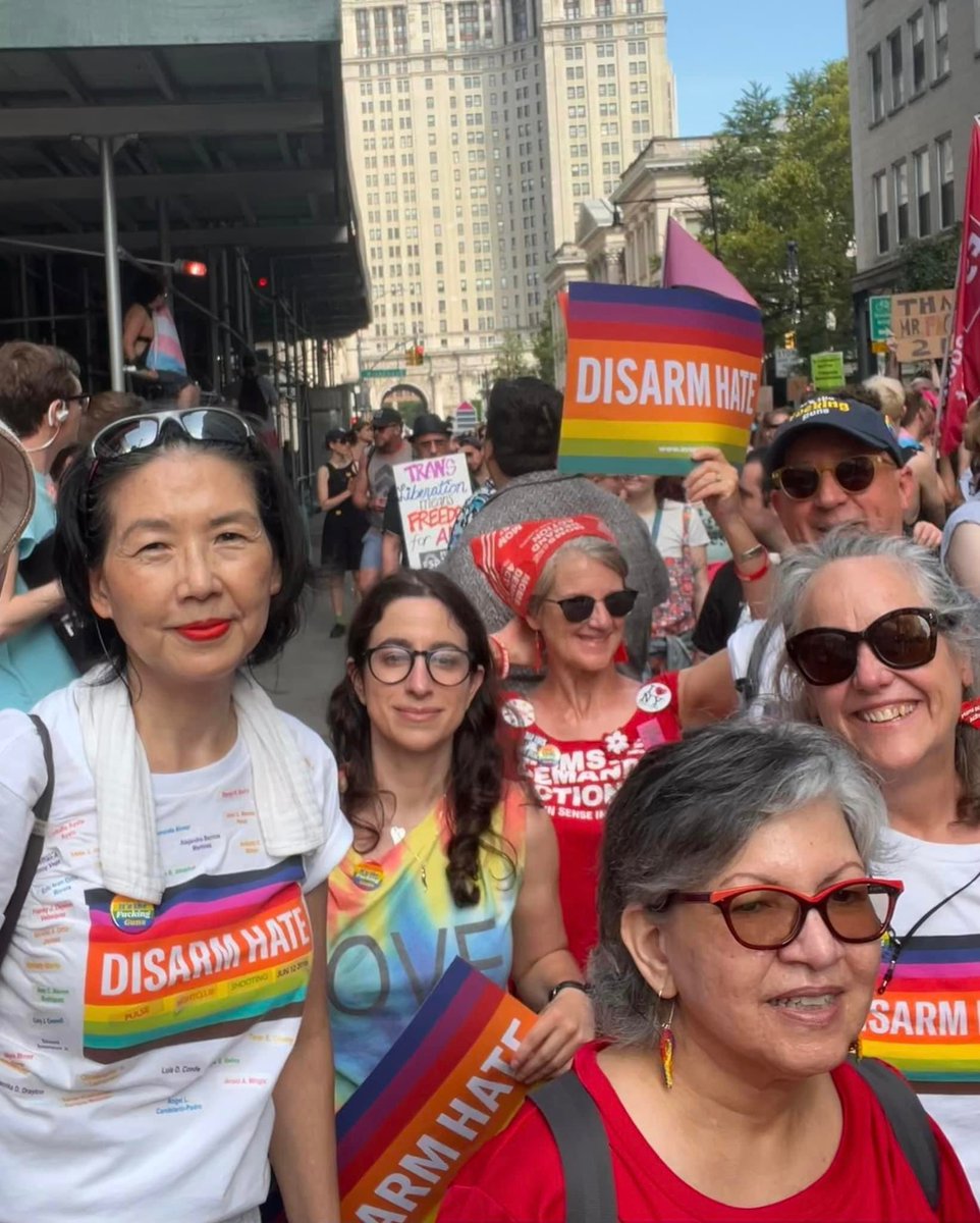 NYC Moms walked in the Queer Liberation March led by Gays Against Guns. We’re proud allies. #DisarmHate #NYCPride2023 #BanAssaultWeapons #KeepGoing @MomsDemand @Everytown