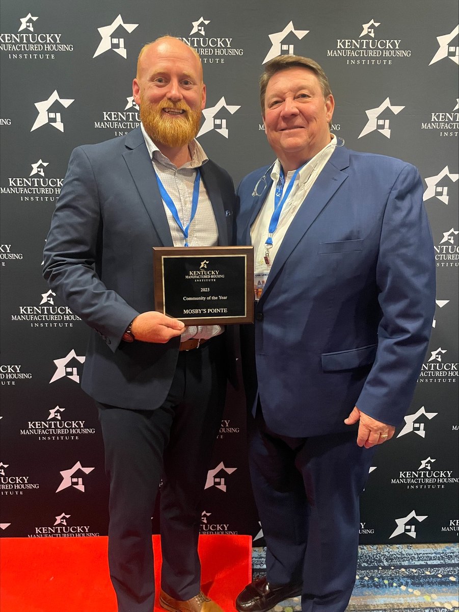 Flagship_Comm's tweet image. Accepting the KMHI award at the annual conference last week. Mosby's Pointe Community of the Year!