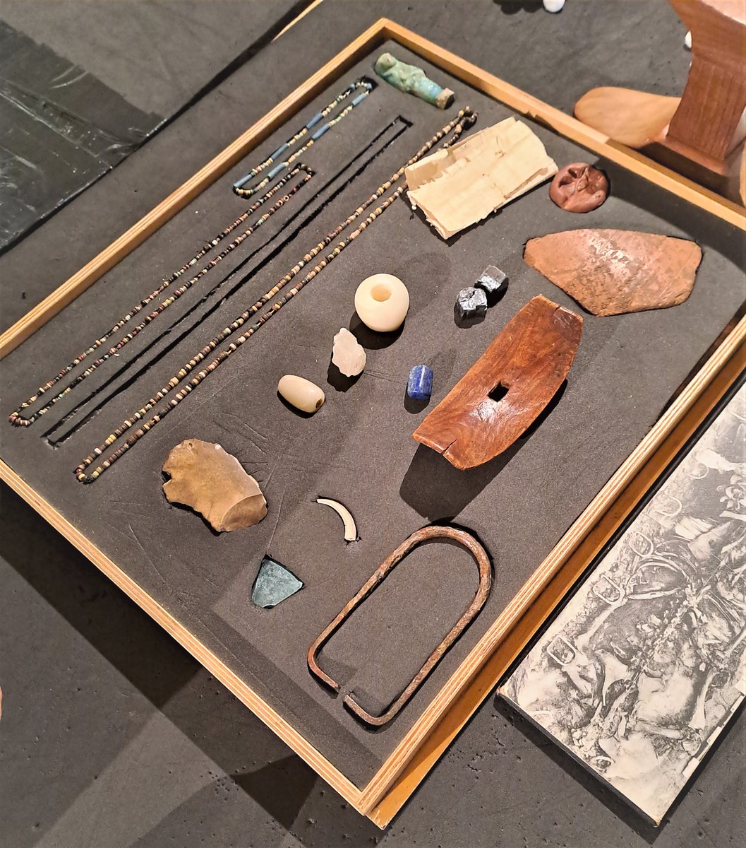 SUTranscription's tweet image. We had a fantastic morning @TheEgyptCentre for an object handling session. Hannah was so knowledgeable yet presented the information in a really gentle and relatable way. It was fascinating! We highly recommend. Very lucky to have this on campus @SwanseaUni 🏺🧤