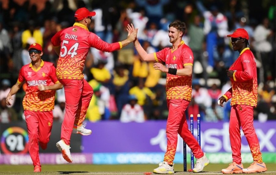 Well done @zim cricket , the nation stands behind you ! Keep it going ! The crowds at harare have been fantastic! Bulawayo, it's your turn to show your support now! #Proud Nation #support the chevrons