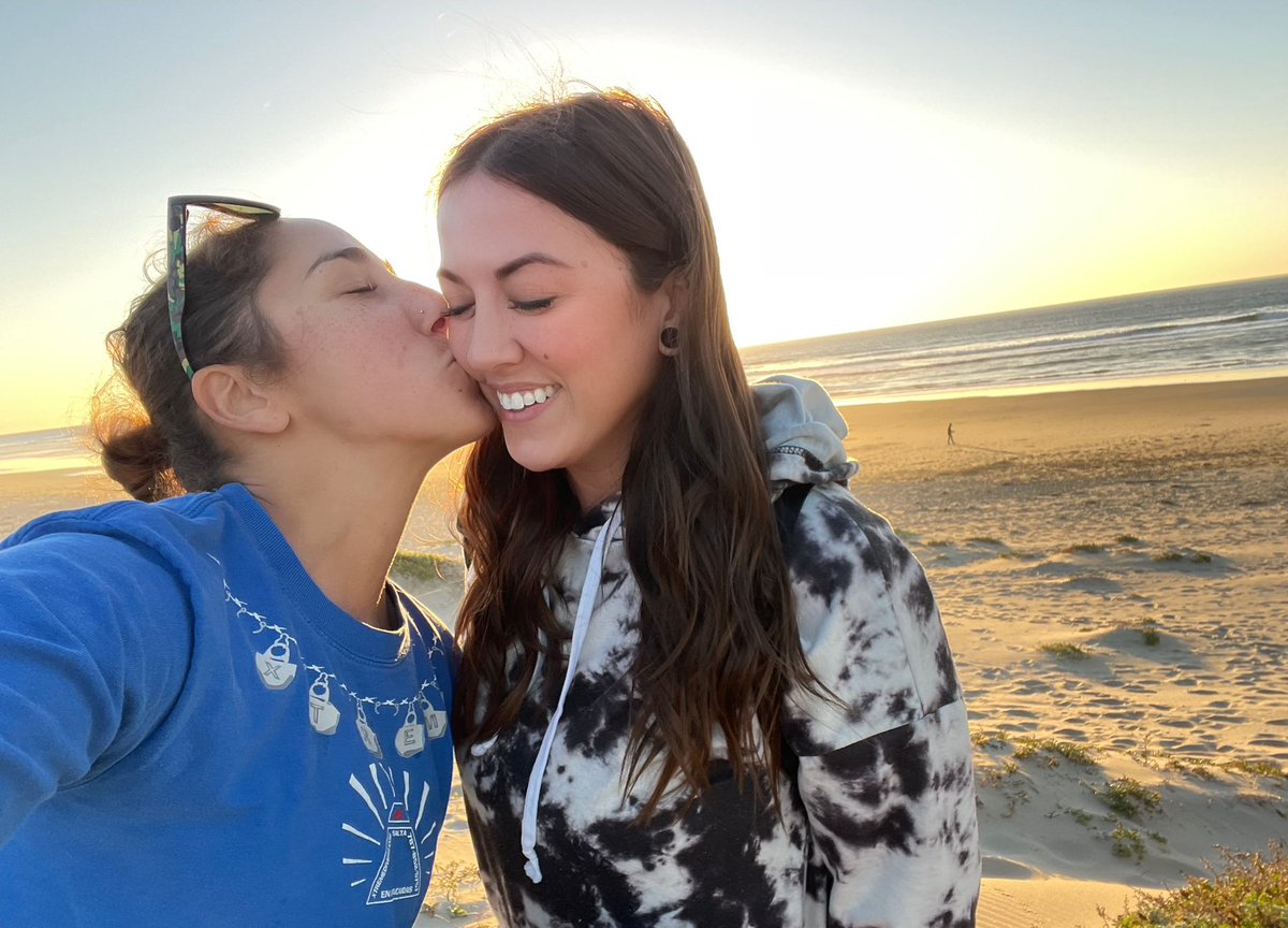 BlitheB4urEyes's tweet photo. 8 years ago today Gay Marriage was legalized in the U.S.A! #HappyPrideMonth2023 https://t.co/hpUEV6fSd1