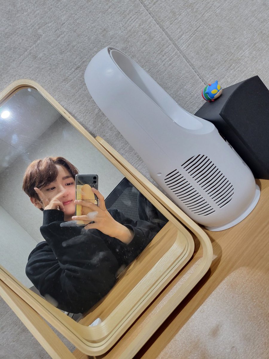 [#진수]
여러분 오늘로 새로운 한주가 다시 시작됐어요ㅎㅎ
이번 주도 건강하고 행복하길 바라요^-^
잘 자요!

#루네이트 #LUN8 #오늘의엔딩요정박진수였습니다