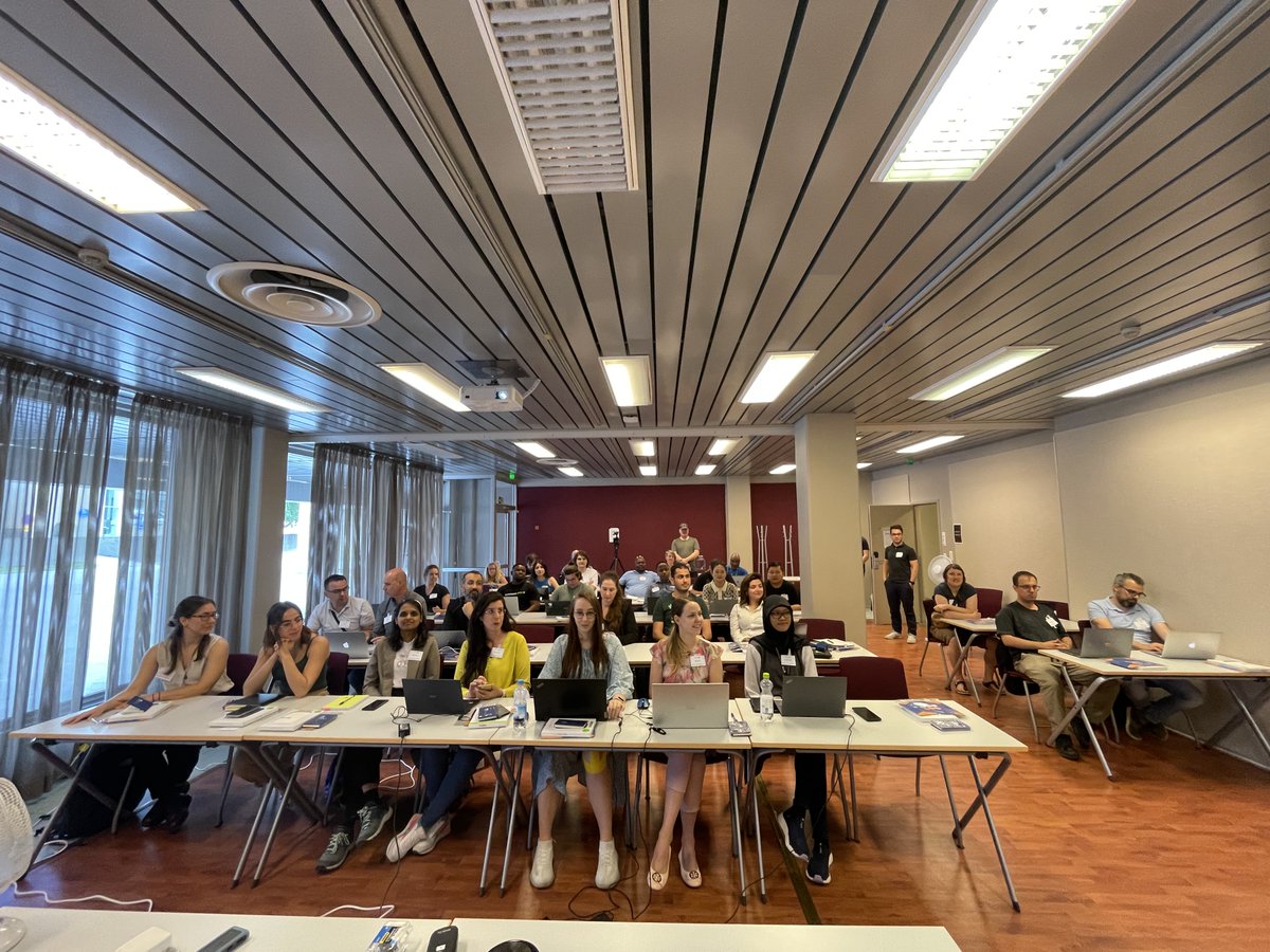 The meeting room is full and the attendees are ready to start: the #EUDAT Summer School 2023 has officially begun!
