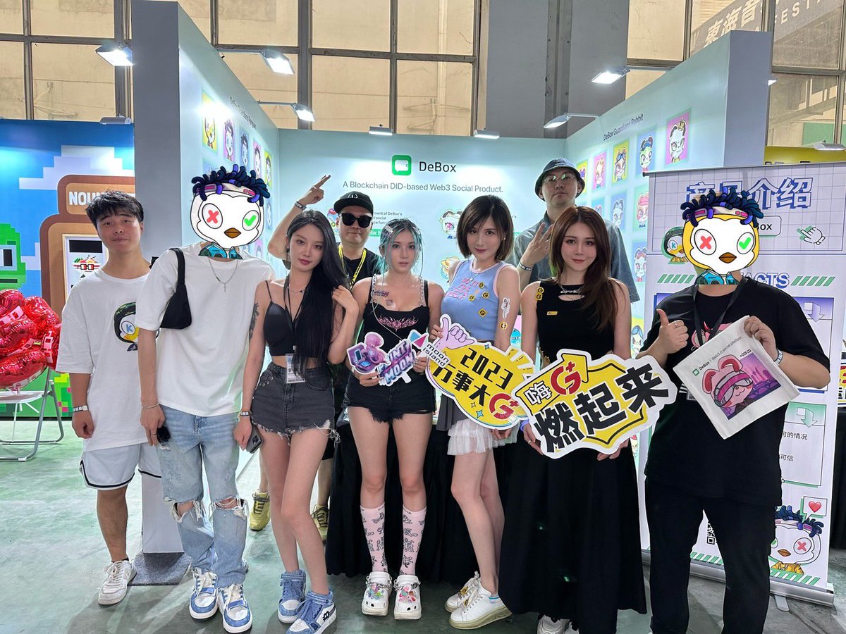 DeBox_CN's tweet photo. DeBox Army雄起🚀🚀
成都·赤诚东海NFT展好欢乐
@Hotpot01 @bingo_eth @lananweishihuai

#NFTCommunity #NFTGiveaway #DeBox https://t.co/JPVVa8UbGp