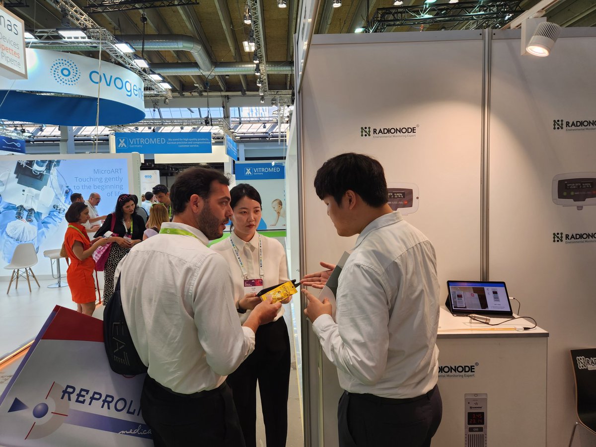 radionode365's tweet photo. #Radionode is participating in the #eshre2023 exhibition hall in Copenpagen from today to expand the #IVF market.  Now, we are trying to contribute to the birth of a new life not only in Korea but also in various countries. pick up the most delicious Honey Butter Almonds here. https://t.co/nCLkCu7mQG