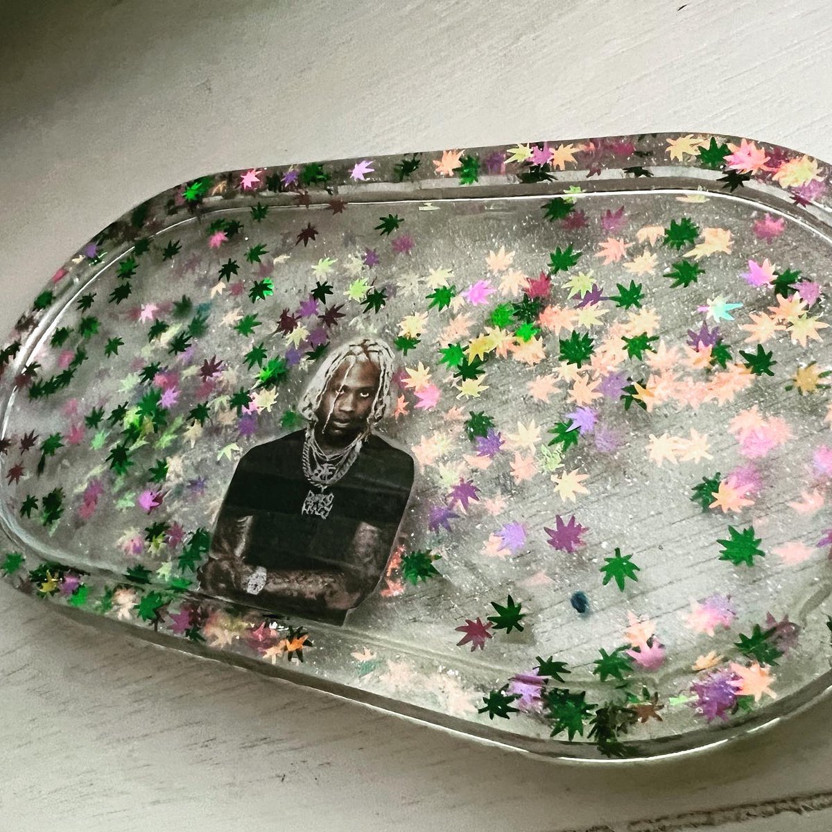 A lil custom we made!✨

Mini rollling tray set:
One (1) mini rolling tray & one (1) mini ashtray included! 
Place your orders to get yours soon!💚💜
.
.
.
#resinartist #resinrollingtray #kush #420friendly #smokeset #cutesmokeset #cuterollingtrays #supportsmallbusiness #shoplocal
