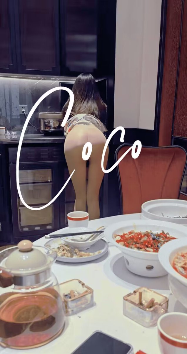 让你去看看菜什么时候上你倒好撅着屁股撩起裙摆，这下你让我们还怎么吃的下呀，谁还有心思吃饭呢#淫妻#绿帽 https://t.co/U6Q02V8WE7