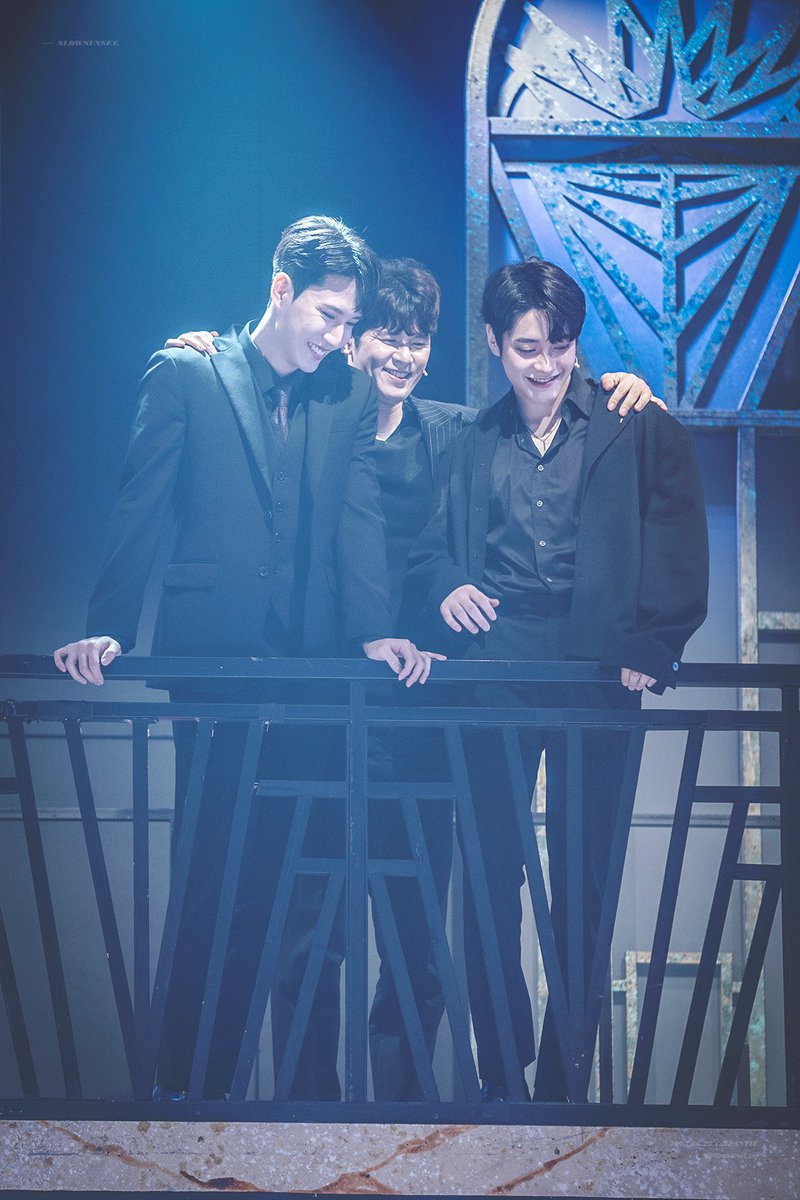 slowsunset_pic's tweet photo. 230622 뮤지컬 비스티 커튼콜 

🥹

#비스티 #조성태 #송상훈 #홍기범 #김종구 #조풍래 https://t.co/AhWmPI8VgR