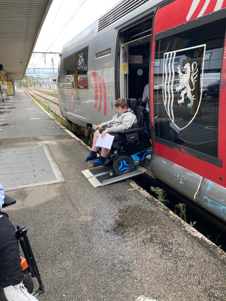 sncfrse's tweet photo. RSE, SNCF Nouvelle-Aquitaine s’engage…

SNCF Nouvelle-Aquitaine s’implique aux côtés de l’APF France handicap 87 Limoges pour soutenir les jeunes dans leur insertion socio-professionnelle. https://t.co/dqEptkHIij