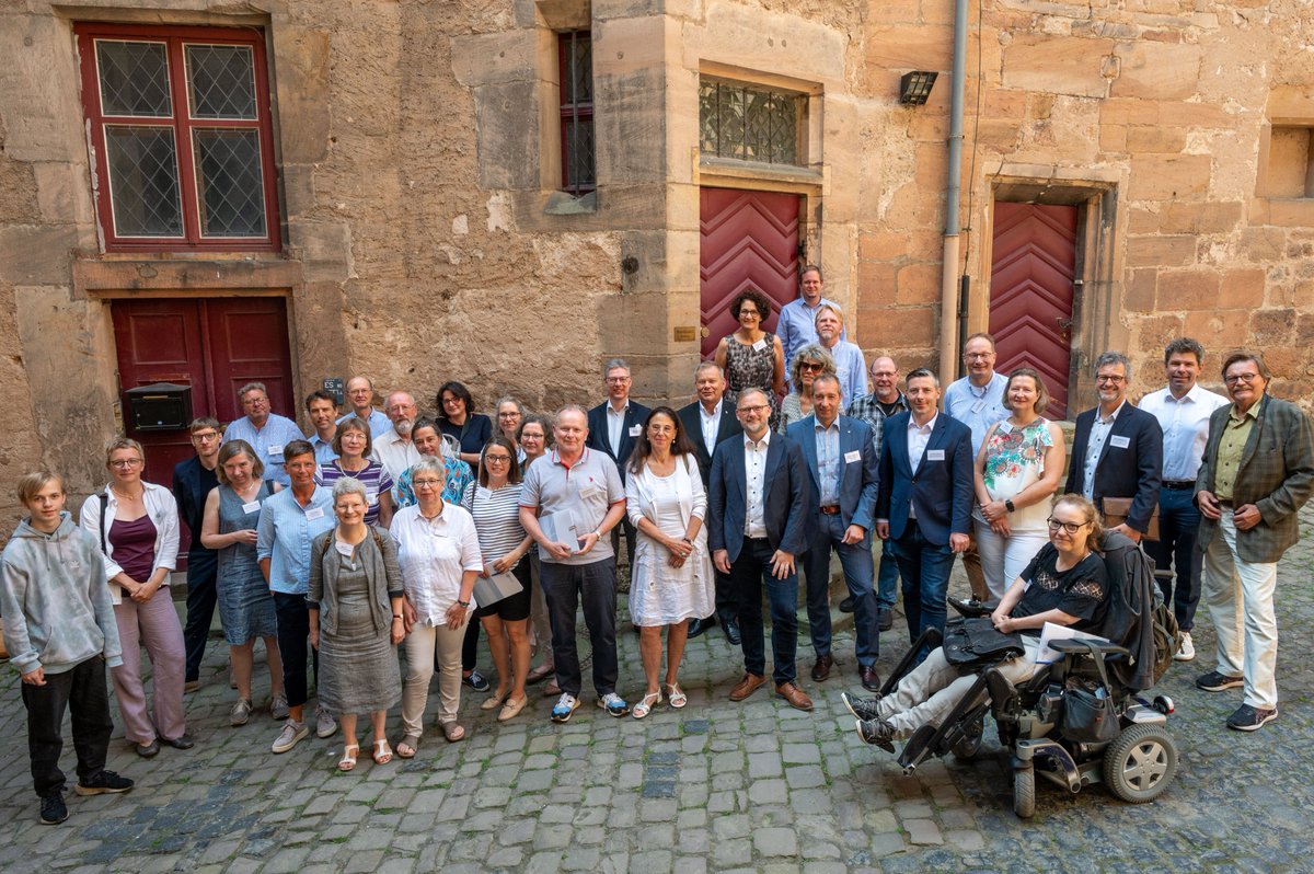 Aufbruch zum #Landgrafenschloss der Zukunft: #UniMarburg @UMR und @Stadt_Marburg 
etablieren Beirat und Kuratorium für die Schloss-Entwicklung. Gemeinsam mit dem Land wollen sie das Schloß zukunftsfähig machen und kreativ werden. 
➡️uni-marburg.de/MsoXcC
📷Markus Farnung