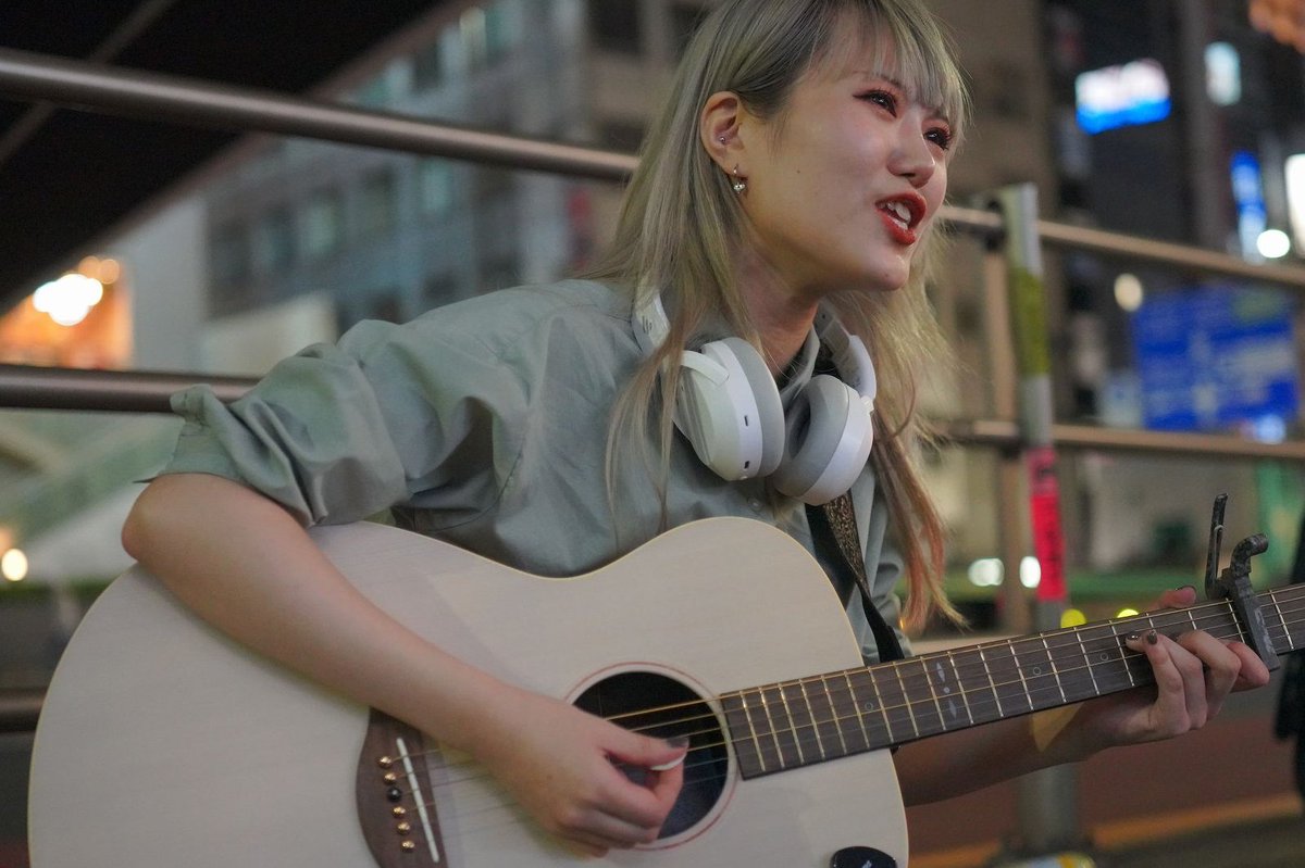 StreetLiveATS's tweet photo. 歌手名：#名無弾(@chon_milk)さん   
撮影日：2023/06/26  
場所　：#新宿 #路上ライブ #路上 #東口 #アルタ前   
機材　：SONY α7Riv ZEISS Batis 40mm https://t.co/6kNUYMQqmX