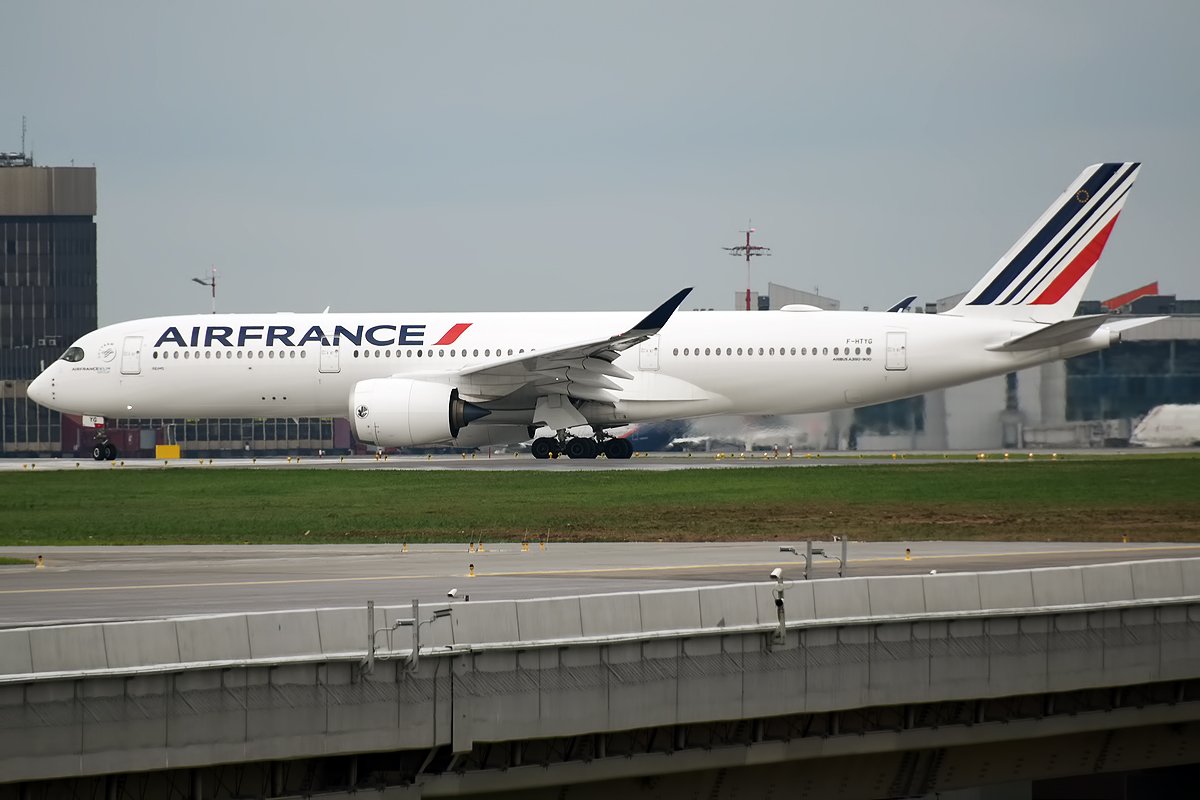 Air France was forced to cancel its highly anticipated flight from Paris to Toronto due to a technical issue and the unavailability of a replacement plane

#AF356 #AirFrance #Indian #Paris #ParisAirport #CDG #France #India #Canada #Toronto #Airbus #A350

aviationa2z.com/index.php/2023…