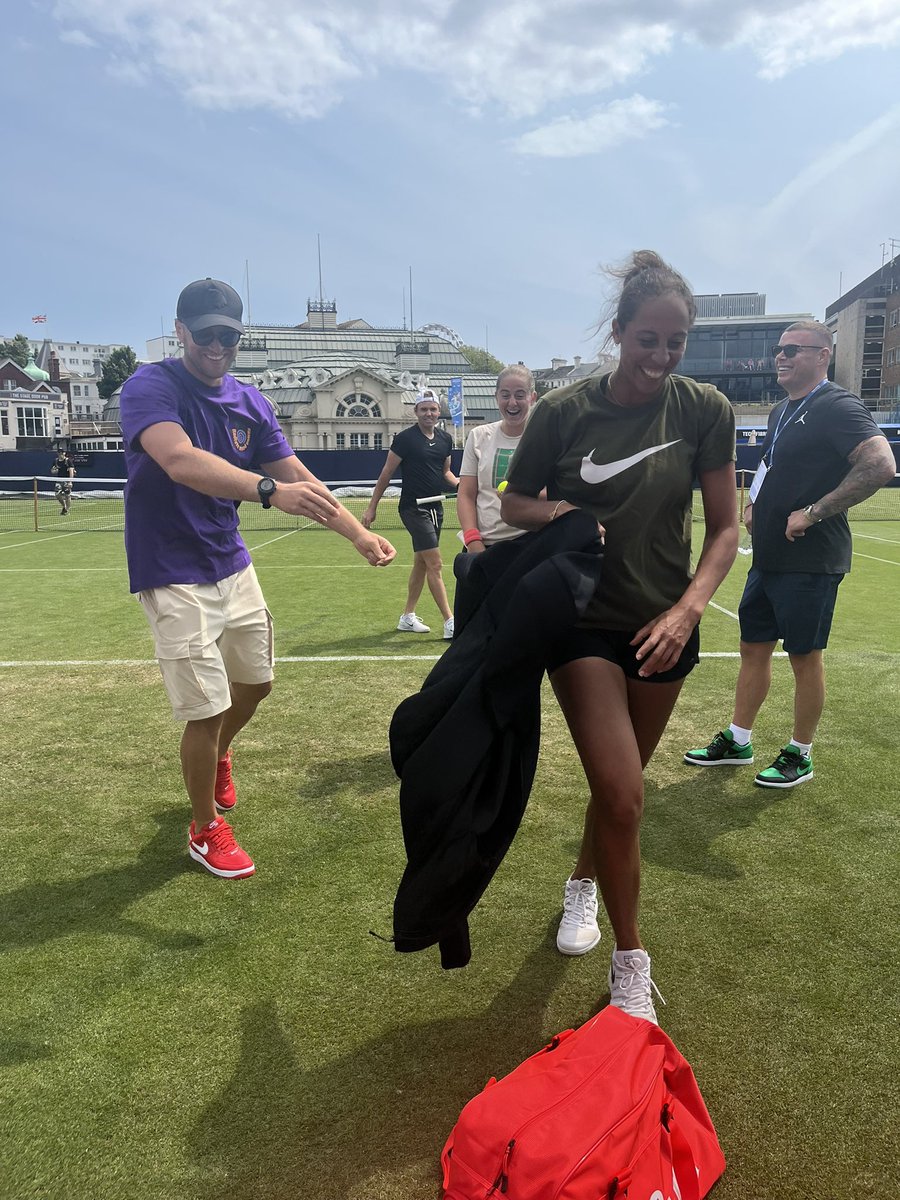 Caption this 😂 #Eastbourne #Tennis #RothesayInternational #Keys #Ostapenko