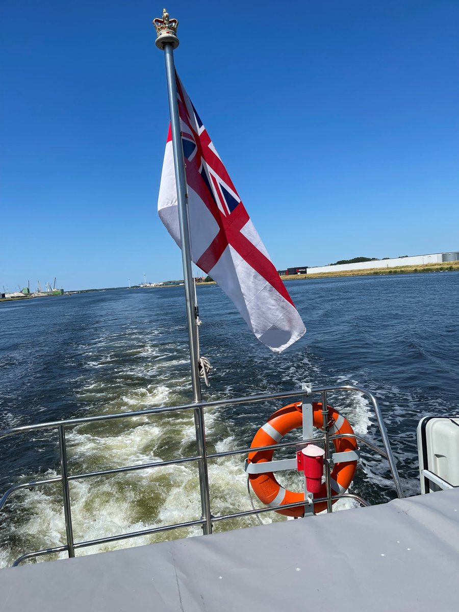 This weekend some of the @UKinNL team joined @HMSCharger as it sailed from the 🇳🇱 @kon_marine base in Den Helder to Amsterdam. A great day learning about the ship and the way both the crew and the embassy work to support the UK/NL relationship. Thank you for having us onboard!