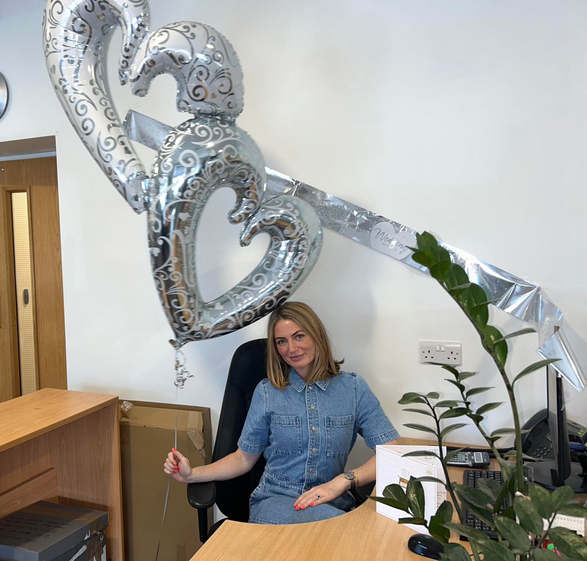 DAMM247's tweet photo. Our office team enjoyed a lovely lunch today from Bocadillo celebrating the soon to be bride!
Good luck for your big day on Friday Emma and we wish you all the best👰
#FromMisstoMrs #BrideToBe #WorkLunch https://t.co/arXjevSJGu