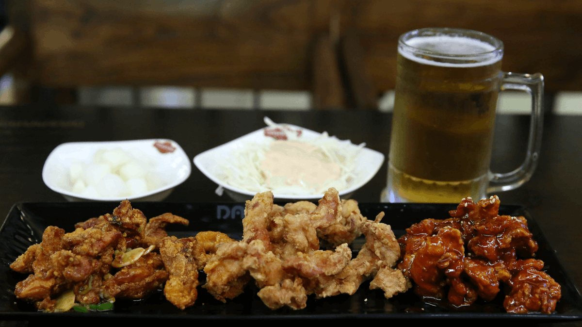CMyeonggi's tweet image. Exploring the Richness of Korean Fried Chicken
#Korea #KoreanFood #KoreanChicken #KoreanFriedChicken #KoreanBBQ

go.chcrash.com/2023/06/explor…