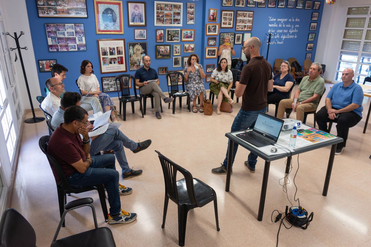 Palma Palmilla presenta la primera guía de España sobre cobertura informativa en barrios desfavorecidos con la colaboración de la Asociación de la Prensa de Málaga. 
aprensamalaga.com/sala-de-prensa…