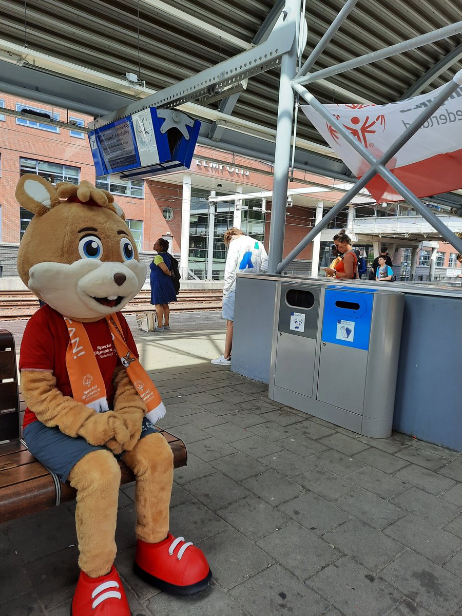 Nog heel even wachten. 
Ze komen aan op spoor 7.