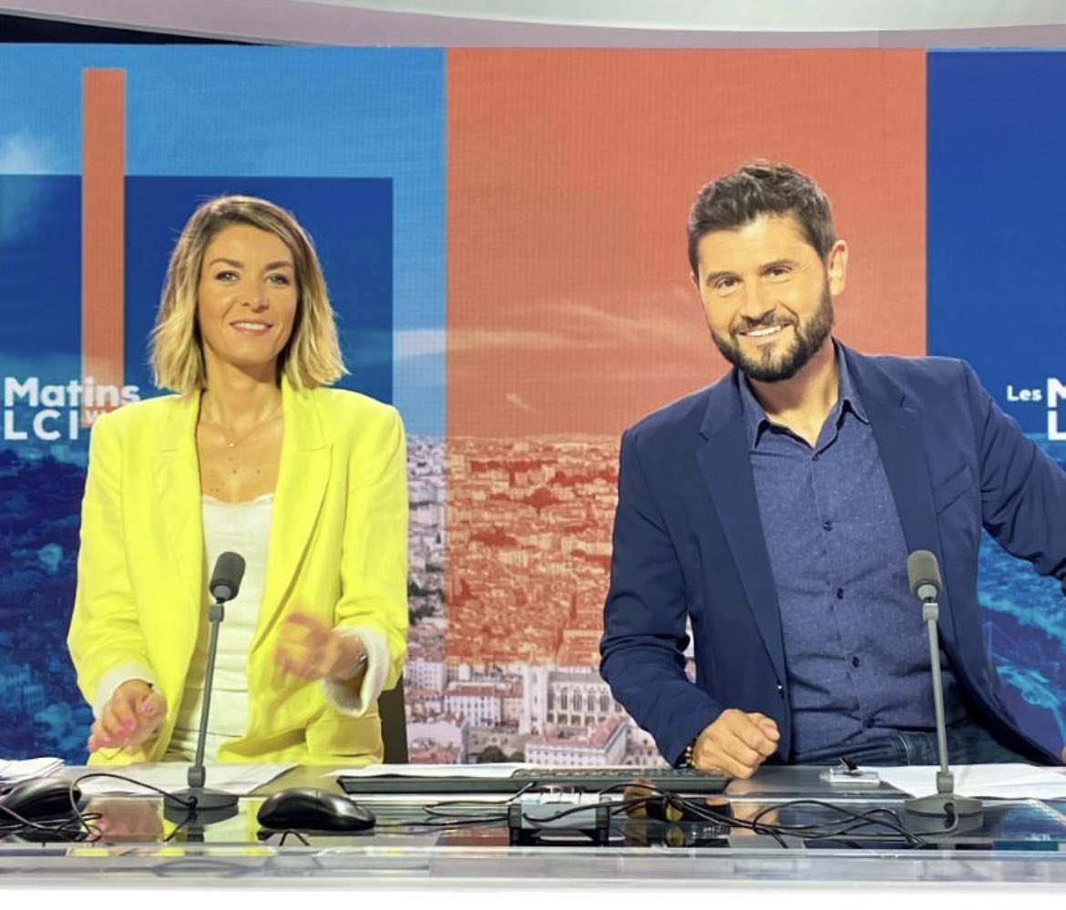 LesMatinsLCI's tweet photo. Immense succès pour #LesMatinsLCI ce week-end avec @Tof_Beaugrand &amp; @AcBottet !

🏆 RECORD HISTORIQUE avec 6,7% PdA 4+ en moyenne 

Samedi :
📌 200 000 Tvsp 
✅ 7,5% PdA 4+ (RECORD HISTORIQUE)

Dimanche :
📌 143 000 Tvsp
✅ 5,9% PdA 4+

Bravo à toute l’équipe de @LCI ! https://t.co/lNWDQ1871b