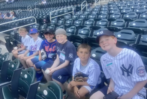 Angelinkinc's tweet photo. Hey @Yankees, let's rally behind one of your biggest fans, 10-year-old Jimmy, as he fights cancer and undergoes surgery this week. Share to show your support! #JimmyStrong  https://t.co/3NHnEpRbR8 https://t.co/5j8QMl9OUZ