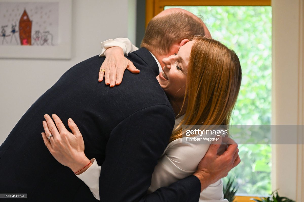 Prince William, The Prince of Wales hugs Geri Halliwell aka Ginger Spice. She's one of the advocates of #Homewards 

👏👏👏

#ThankGodWilliamWasBornFirst