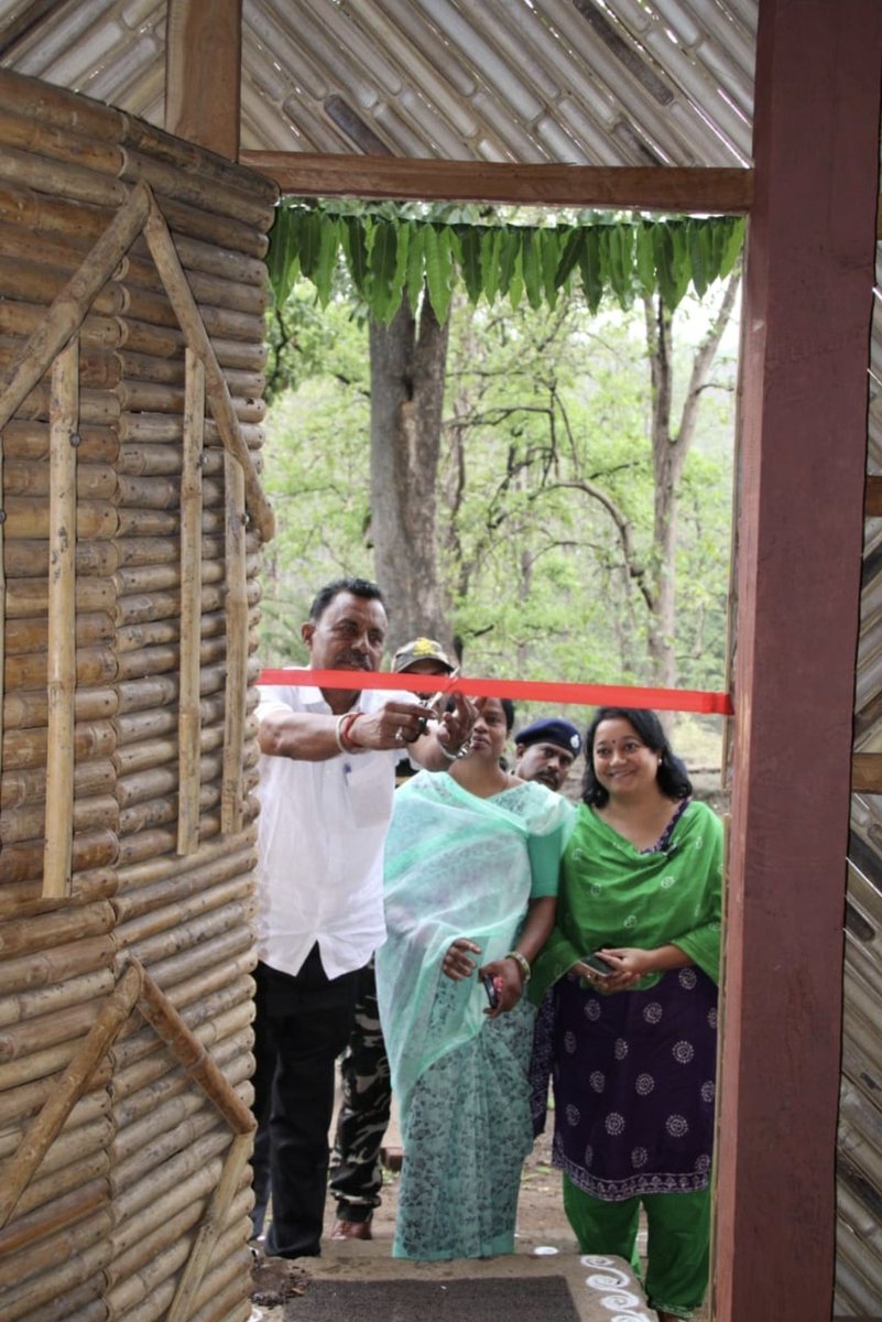 jayotibanerjee's tweet photo. On its 50th Yr #MelghatTigerReserve gifted #Pratikshalay to Melghat people thru Hon.MLA Melghat #RajkumarPatelji
Built of fallen Logs+Bamboos by #KorkuArtisans
Local MannaBhai had requested for a #WaitingHall in Semadoh for travellers due to night restriction inside core #MTR https://t.co/5PyrHOphIx