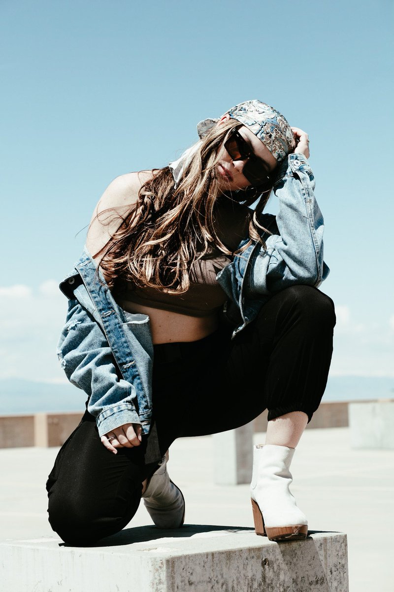 Scorpio67Photo's tweet photo. Kylie's rooftop photoshoot unleashed her inner gypsy, as she danced with the wind and embraced the wildness of her soul. #GypsySoul #RooftopMagic #scorpio67photo https://t.co/BEur7FbNAo