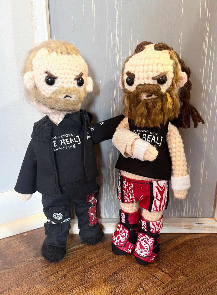 Bryan DanYarnson was a bit banged up after winning his main event match against Okada by submission! 

Yarn Moxley came over to congratulate him and check to see if he is okay! Just take a little break! He’ll be back in no time!

#Aew #ForbiddenDoor #BlackpoolCombatClub