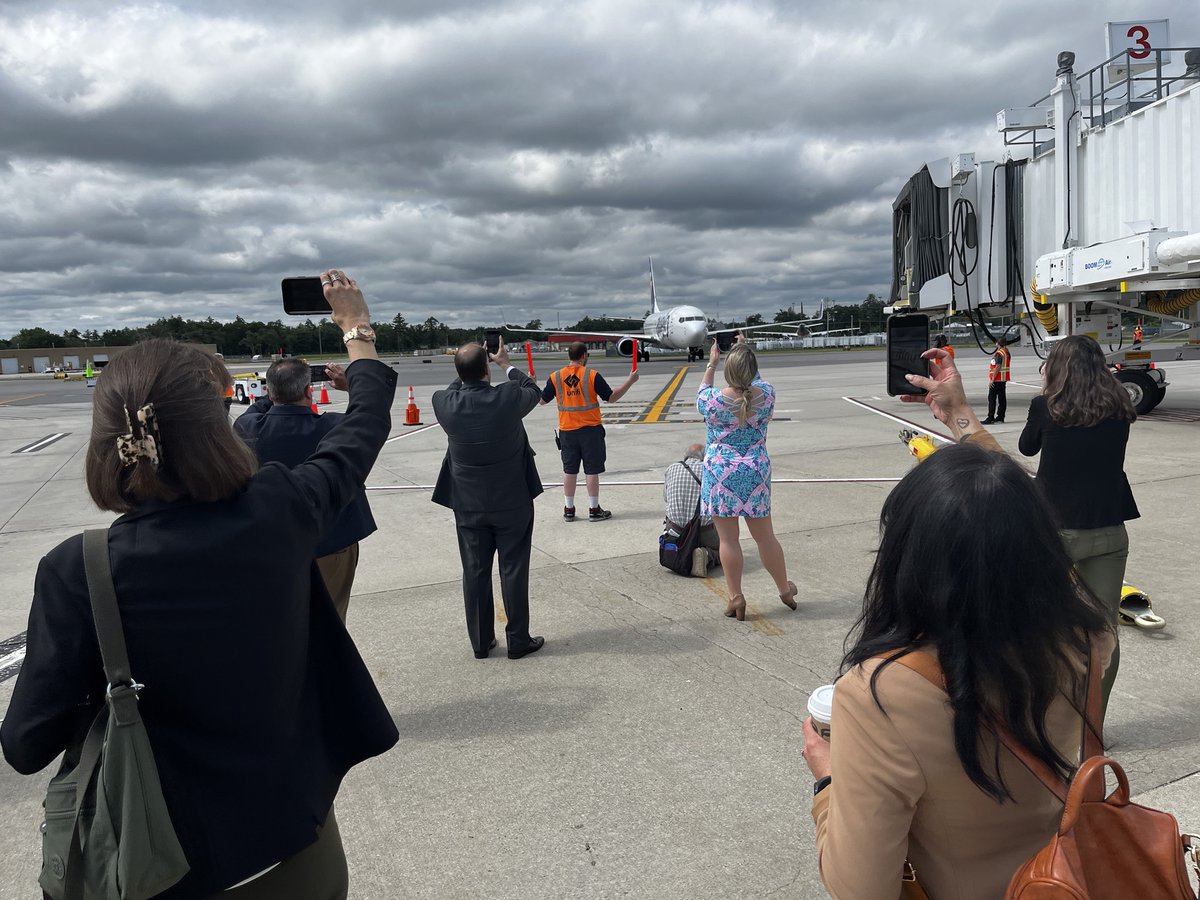 AVMuseumofNH's tweet photo. First flight of new carrier Avelo Airlines to Manchester-Boston Regional Airport took place last Wed. June 21, when a 737-800 from Raleigh-Durham, NC touched down with 135 passengers. Congrats to Manchester Airport for welcoming the 2nd new airline to begin service in two years. https://t.co/bm4A3SdEZa