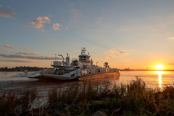 loireatlantique's tweet photo. Un nouveau navire➕grand et➕écologique renforcera la flotte des bacs de Loire en 2026. Coût de cette acquisition : 20M€. Le service des bacs proposera par ailleurs, plus de rotations entre le Pellerin et Coüeron.
👉https://t.co/W3rBTJpmr7
#DirectLA https://t.co/HX3CZPXXHs