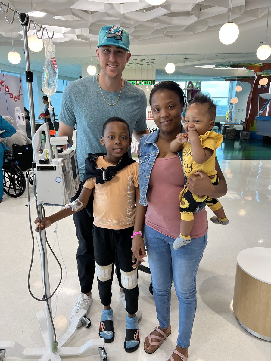 Touchdown for Kindness! @MiamiDolphins QB, Mike White, brought smiles to the Child Life Zone. He reminded us that superheroes don't always wear capes...sometimes they wear football jerseys! Thank you @MikeWhiteQB for being an incredible teammate on and off the field! ✨#finsup