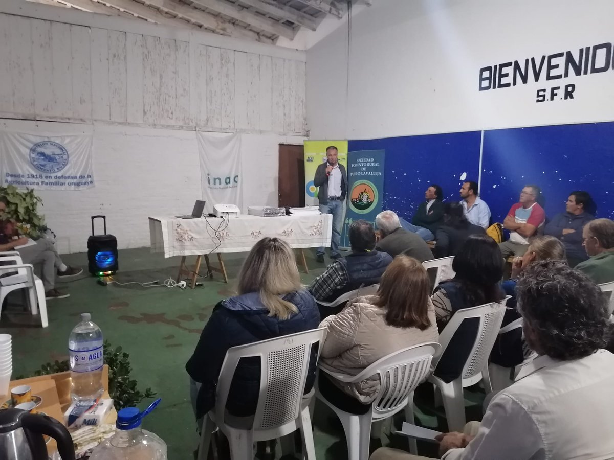 GFResiliente's tweet photo. Para finalizar, directivos/as de la organización anfitriona y de la #SFRColoniaArtigas, expusieron acerca de los apoyos que han brindado a sus familias asociadas en coordinación con diversas instituciones, para ayudarlas a enfrentar la situación de sequía. https://t.co/Ld6iq8GJqi
