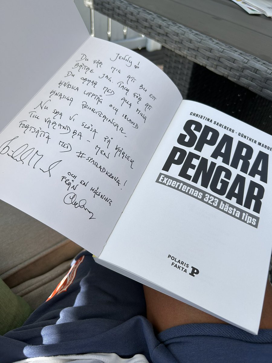 Äntligen!  Ett alldeles eget ex av #sparapengar Hörde att det var över 30 i kö för lån på Stadsbiblioteket… Jag kan tänka mig att hyra ut boken. Ska vi säga 30:-/dag? 😉 #finanstwitter #sparadkrona #fintwit #pratapengar