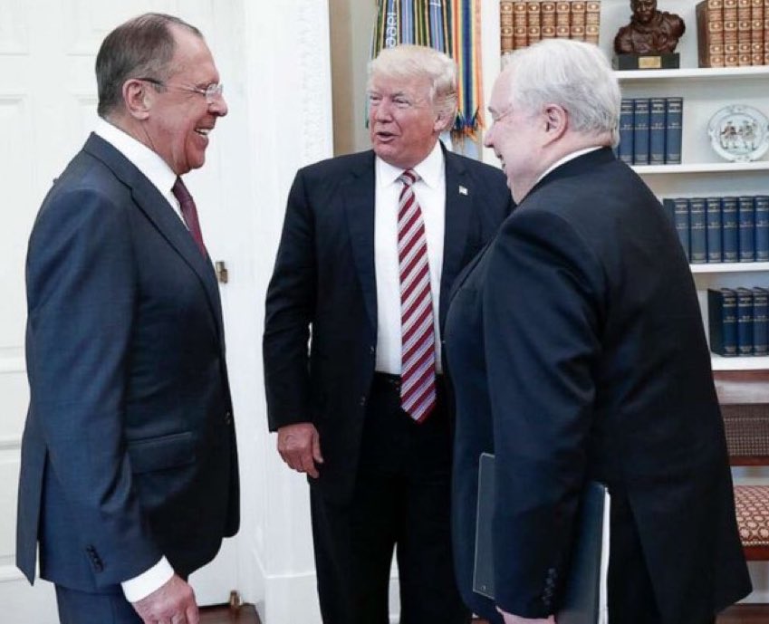 Here’s trump honoring Putin’s “request” by hosting the Russians and yukking it up with them at the White House. No US press was allowed in. The only reason we even saw the photos was because Putin released them to remind the world that trump is his bitch.
people.com/politics/story…