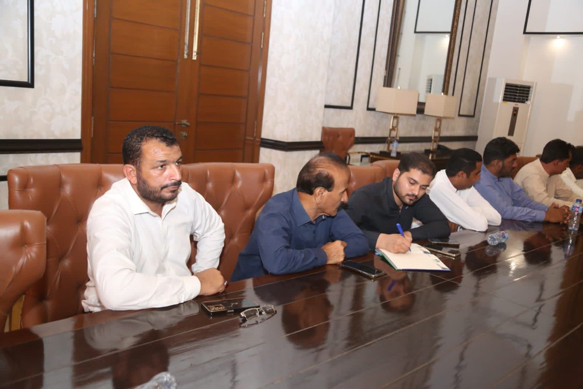 ZounrAsad's tweet photo. #UpdatePs63
(26/6/23)
Today PPP leader @rawalsharjeel held meeting with #Elected #Representatives and officials of Town Municipal Corporation #TandoFazal . sanitation and development work must be top priority, preps for #Eid Al #Adha came under discussion too.
@BBhuttoZardari https://t.co/8TbWHLjbyc