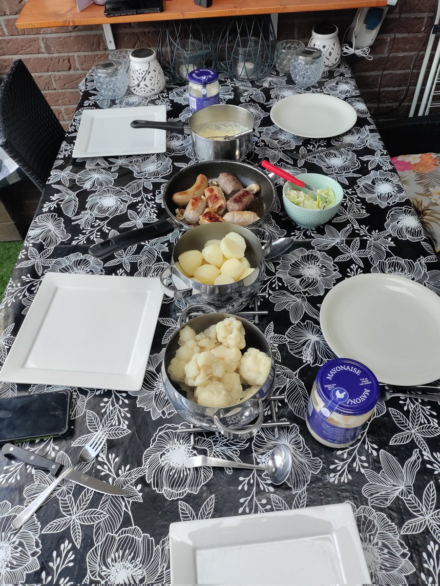 Renaatje79 on Twitter: &amp;quot;Aardappelen, bloemkool, kaassaus en slavinken&amp;quot;