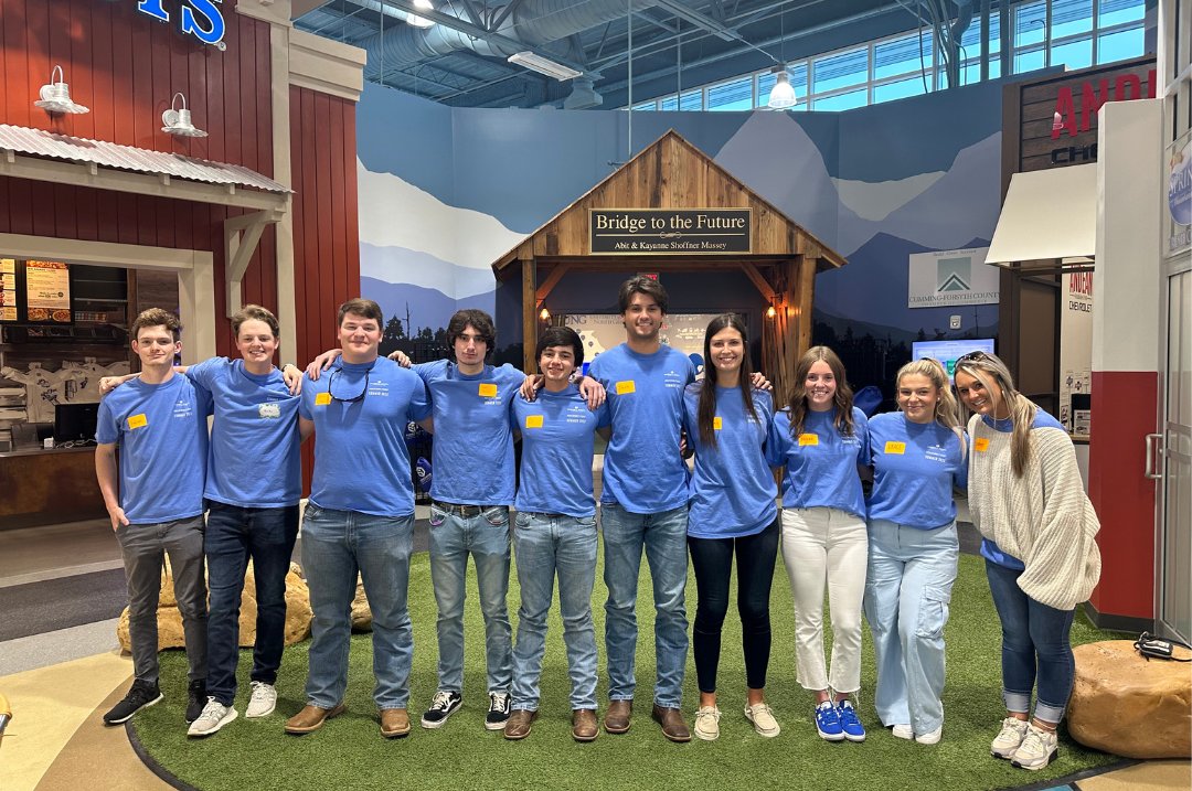 CarrollDanielCo's tweet image. Our Summer Interns had the opportunity to work at Junior Achievement, where they volunteered teaching youth about career readiness. Junior Achievement is a high-impact program that empowers youth to succeed through financial literacy programming. #BuildforBetter