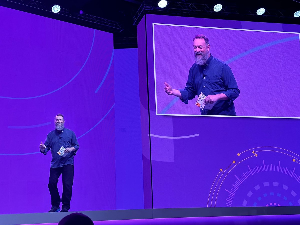 BonnieChelette's tweet photo. Password and Positive Self Talk with @ericcurts 

“Use your passwords to build yourself up - choose a pass phrase that is a positive message to yourself” 🥹

These #ISTELive Ignite sessions are 🔥

@ISTEofficial #ISTELive #BeTheChange https://t.co/TrGnR8g5u4