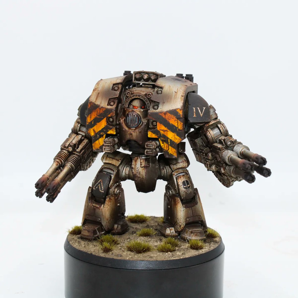 You can forget that Imperial Fists Ballistus Dreadnought because here's an Iron Warriors Leviathan Dreadnought from the 31st Millenium who really knows how to besiege a fortress!

#ironwarriors #spacemarines #chaosspacemarines #leviathan #dreadnought