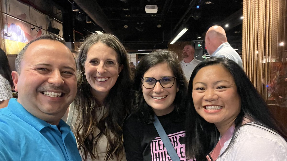 hellomrlopez's tweet photo. Meeting my Twitter community in real life at the #EdtechMixer β¦ PRICELESS! #istelive23 @MrsPivonka https://t.co/cxT1zHdZgc