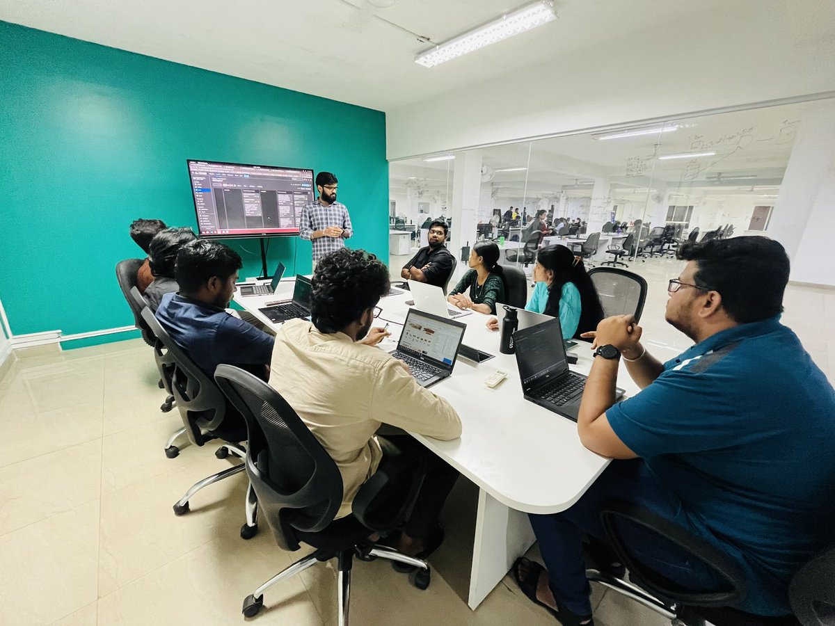 iDivum's tweet image. Our daily standup for a #QSR client gives us a brief glimpse into the progress we&apos;ve made towards our project deliverables and the road ahead. 

#RepublicofDivum #Divumites #Teamupdate