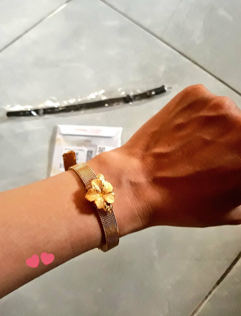 Bismillah...

Sesekali posting jualan aahh
Biar temen² tau mak Kamil bakul
Ssttt... produk lain juga ada lhooo
Intip² ke sosmed lain ya
😁😉
