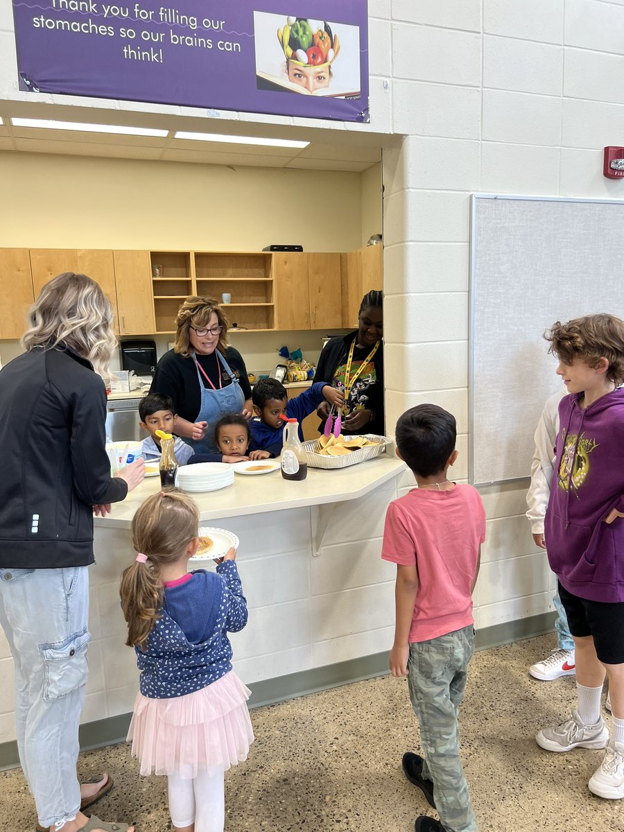 Thank you Ms. Leckie for organizing a big pancake breakfast and all of the staff who helped out! We even had some kinders who fed their big brothers who are writing their PATs this morning @FMPSD 💜💛🖤 #Ravens