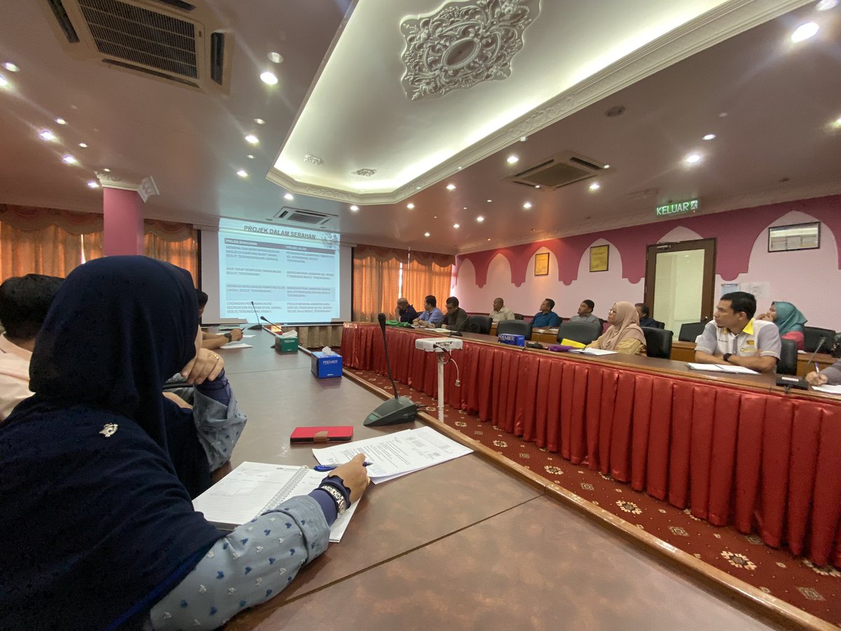 JKR BESUT (@jkrbesut) on Twitter photo Mesyuarat pembukaan Audit Dalaman SPB <a href="/JKRTerengganu/">JKR Terengganu</a> Tahun 2023 di bilik Mesyuarat Utama JKR Besut.
<a href="/HasliJKR/">Hasli Ibrahim (Ir. Dr.)</a> <a href="/izainudin__/">MOHD IZAINUDIN BIN IBRAHIM (JKR)</a> <a href="/MahzanNik/">Ir. Nik Mohd Mahzan</a> <a href="/IbrahimBinMatA1/">Ibrahim Bin Mat Adam</a> Mesyuarat pembukaan Audit Dalaman SPB <a href="/JKRTerengganu/">JKR Terengganu</a> Tahun 2023 di bilik Mesyuarat Utama JKR Besut.
<a href="/HasliJKR/">Hasli Ibrahim (Ir. Dr.)</a> <a href="/izainudin__/">MOHD IZAINUDIN BIN IBRAHIM (JKR)</a> <a href="/MahzanNik/">Ir. Nik Mohd Mahzan</a> <a href="/IbrahimBinMatA1/">Ibrahim Bin Mat Adam</a>