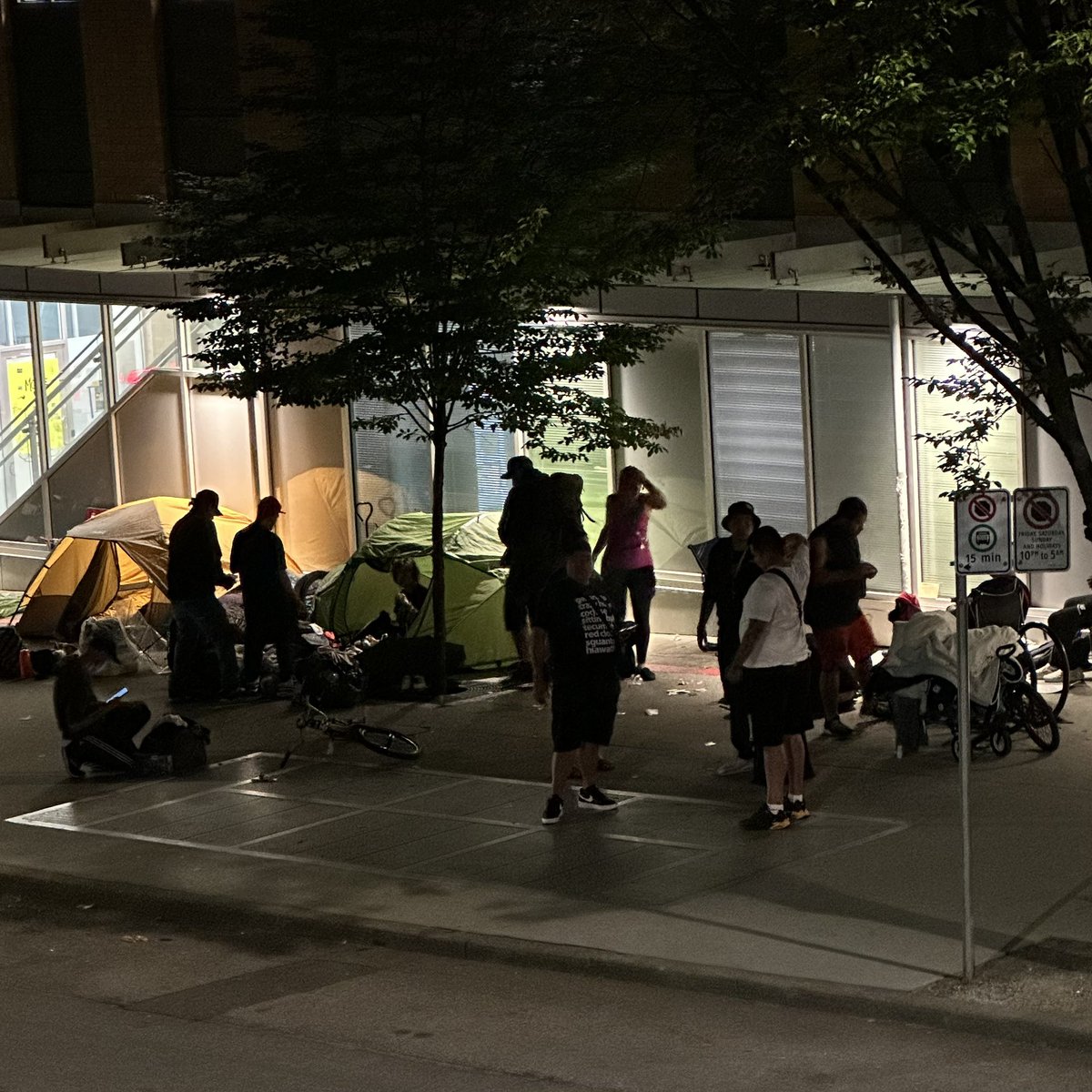 Last night at the OPS Downtown/Yaletown.
It’s ruining the community.
It’s worse every day.
It’s depressing.
It’s 24/7
You want this on your street, do you?
@KenSimCity @PeterMeiszner @VancouverPD @VCHhealthcare 
@DeputyChow @Dave_Eby @PierrePoilievre @nationalpost 
@KevinFalcon…