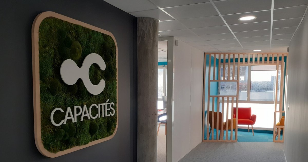 [𝗜𝗡𝗔𝗨𝗚𝗨𝗥𝗔𝗧𝗜𝗢𝗡 🎉] L’inauguration des nouveaux locaux de CAPACITÉS
🎤 Carine Bernault, Présidente de <a href="/NantesUniv/">Nantes Université</a>  Université, et Yann Trichard, Président de la <a href="/CCINantes/">CCI Nantes St Nazaire</a> , ont salué le projet et ont exprimé leur soutien aux actions de CAPACITÉS.